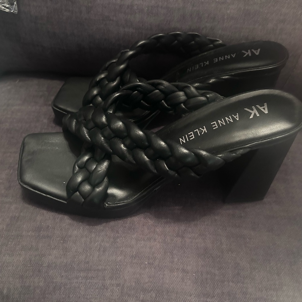 AK Anne Klein Braided Black Heel Sandals In Size 9.5. VGUC